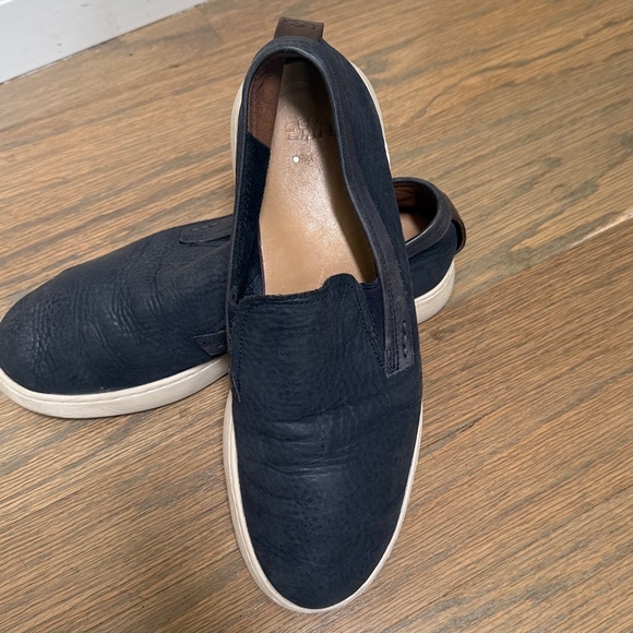 UGG Pismo Low Mens Sneaker Size 9.5 display picture 3